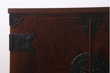 リメイク家具　伝統民芸　岩谷堂箪笥　天板栗材　和箪笥と収納棚の2wayが魅力の脚付サイドボード(衣装箪笥、引き出し、収納棚)(R-039816)