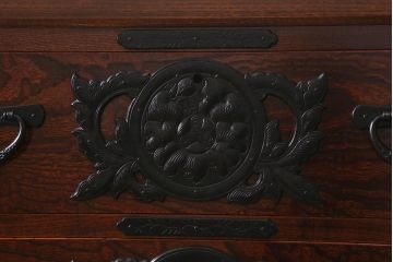 リメイク家具　伝統民芸　岩谷堂箪笥　天板栗材　和箪笥と収納棚の2wayが魅力の脚付サイドボード(衣装箪笥、引き出し、収納棚)(R-039816)