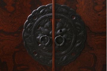 リメイク家具　伝統民芸　岩谷堂箪笥　天板栗材　和箪笥と収納棚の2wayが魅力の脚付サイドボード(衣装箪笥、引き出し、収納棚)(R-039816)