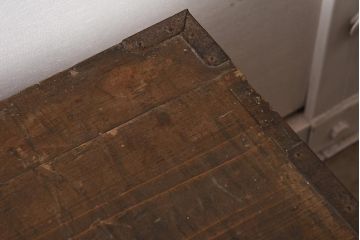 アンティーク家具　明治期　前面桐材　味わいのある木肌が魅力の衣裳箪笥(引き出し、ローチェスト、桐箪笥、桐たんす)(R-039823)