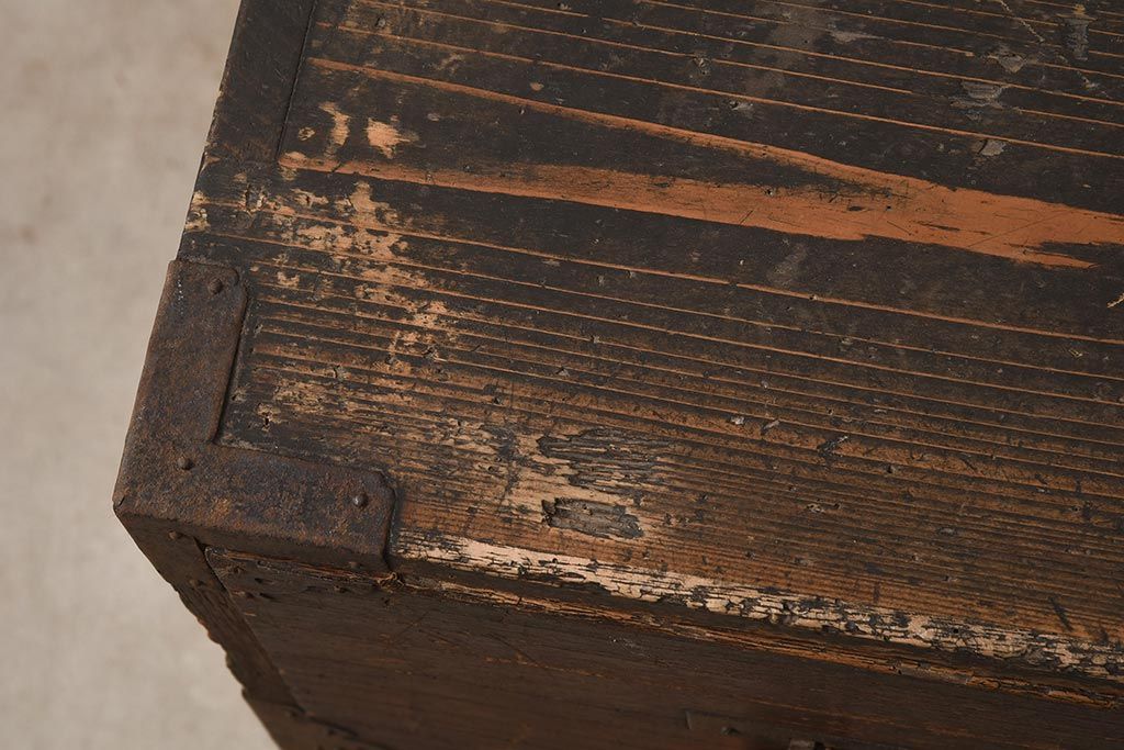 アンティーク家具　明治期　前面桐材　味わいのある木肌が魅力の衣裳箪笥(引き出し、ローチェスト、桐箪笥、桐たんす)(R-039823)