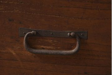 アンティーク家具　明治期　前面桐材　味わいのある木肌が魅力の衣裳箪笥(引き出し、ローチェスト、桐箪笥、桐たんす)(R-039823)