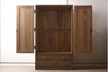 アンティーク家具　桐材　素朴な木味が魅力的なワードローブ(洋服タンス)(R-039827)