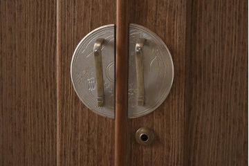 アンティーク家具　桐材　素朴な木味が魅力的なワードローブ(洋服タンス)(R-039827)
