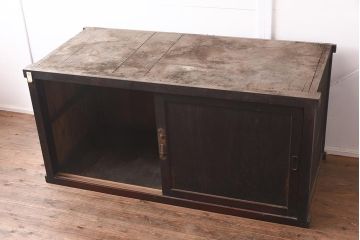 アンティーク家具　明治期　ヒノキ材・杉材　渋さが魅力的な収納箪笥(サイドボード、水屋箪笥、戸棚、キャビネット、テレビ台、収納棚)(R-039828)