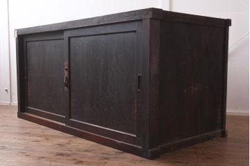 アンティーク家具　明治期　ヒノキ材・杉材　渋さが魅力的な収納箪笥(サイドボード、水屋箪笥、戸棚、キャビネット、テレビ台、収納棚)(R-039828)