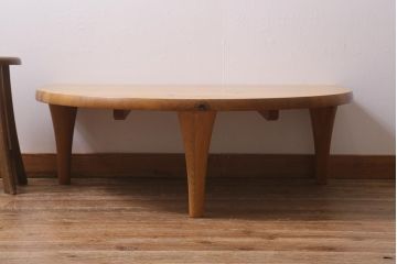 中古　キツツキマーク　飛騨産業　森のことばシリーズ　半円形が可愛らしいローテーブル(センターテーブル、座卓)(定価約11万5千円)(R-039842)