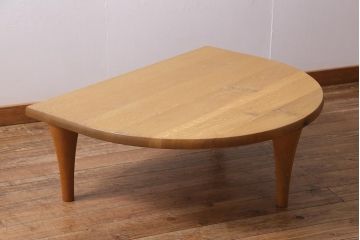 中古　キツツキマーク　飛騨産業　森のことばシリーズ　半円形が可愛らしいローテーブル(センターテーブル、座卓)(定価約11万5千円)(R-039842)