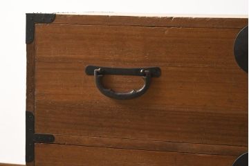 アンティーク家具　大正期　前面桐材　シンプルな丸金具がアクセントの衣裳箪笥(引き出し、和タンス、ローチェスト、桐箪笥、桐たんす)(R-039847)