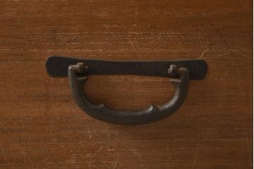 アンティーク家具　大正期　前面桐材　シンプルな丸金具がアクセントの衣裳箪笥(引き出し、和タンス、ローチェスト、桐箪笥、桐たんす)(R-039847)