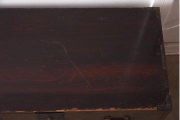 アンティーク家具　明治期　隠し付き!赤みがかった漆塗りの木肌が魅力の衣裳箪笥(引き出し、和タンス)(R-039848)
