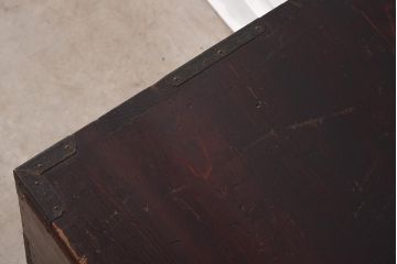 アンティーク家具　明治期　隠し付き!赤みがかった漆塗りの木肌が魅力の衣裳箪笥(引き出し、和タンス)(R-039848)