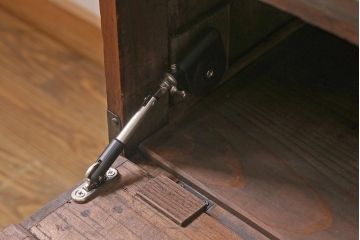 アンティーク家具　総桐材　古箪笥リメイク　フラップダウン式扉のテレビ台(テレビボード、リビングボード、時代箪笥、桐箪笥、桐たんす)(R-039852)