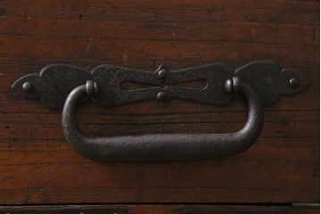 アンティーク家具　総桐材　古箪笥リメイク　フラップダウン式扉のテレビ台(テレビボード、リビングボード、時代箪笥、桐箪笥、桐たんす)(R-039853)