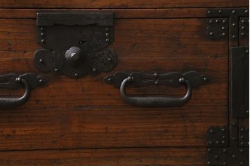 アンティーク家具　総桐材　古箪笥リメイク　フラップダウン式扉のテレビ台(テレビボード、リビングボード、時代箪笥、桐箪笥、桐たんす)(R-039853)