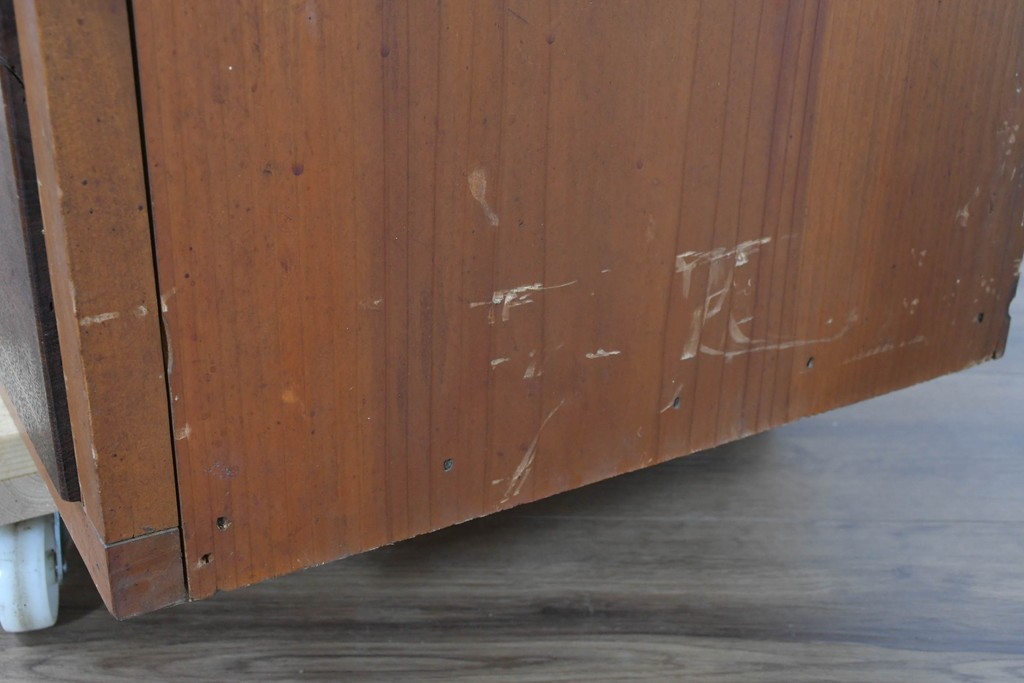 アンティーク家具　和製アンティーク　大正昭和初期　シンプルなデザインが取り入れやすい衣装箪笥(時代箪笥、ローボード、テレビ台)(R-039855)