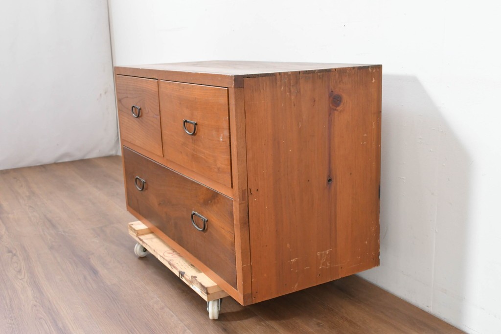 アンティーク家具　和製アンティーク　大正昭和初期　シンプルなデザインが取り入れやすい衣装箪笥(時代箪笥、ローボード、テレビ台)(R-039855)