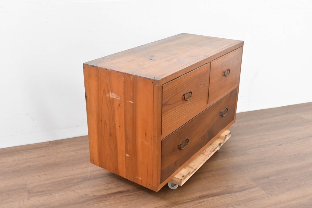 アンティーク家具　和製アンティーク　大正昭和初期　シンプルなデザインが取り入れやすい衣装箪笥(時代箪笥、ローボード、テレビ台)(R-039855)