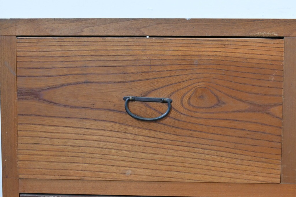 アンティーク家具　和製アンティーク　大正昭和初期　シンプルなデザインが取り入れやすい衣装箪笥(時代箪笥、ローボード、テレビ台)(R-039855)