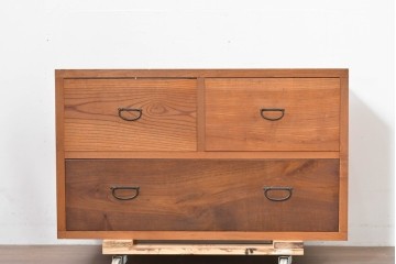 アンティーク家具　和製アンティーク　大正昭和初期　シンプルなデザインが取り入れやすい衣装箪笥(時代箪笥、ローボード、テレビ台)(R-039855)