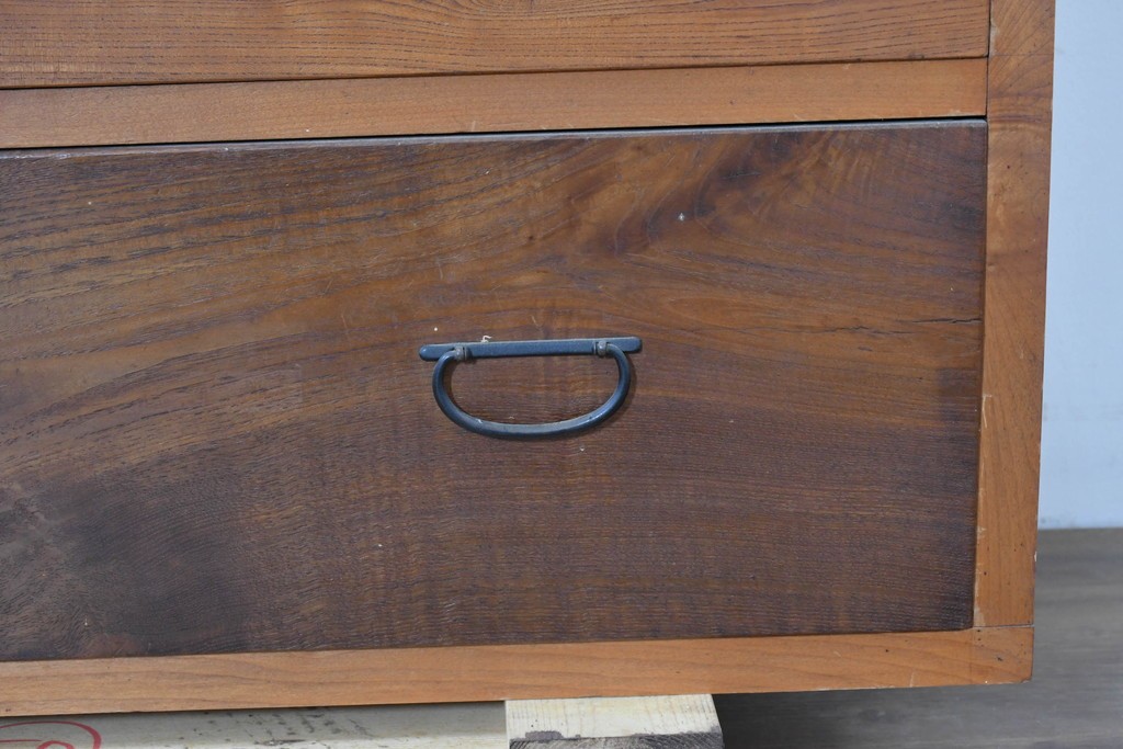 アンティーク家具　和製アンティーク　大正昭和初期　シンプルなデザインが取り入れやすい衣装箪笥(時代箪笥、ローボード、テレビ台)(R-039855)