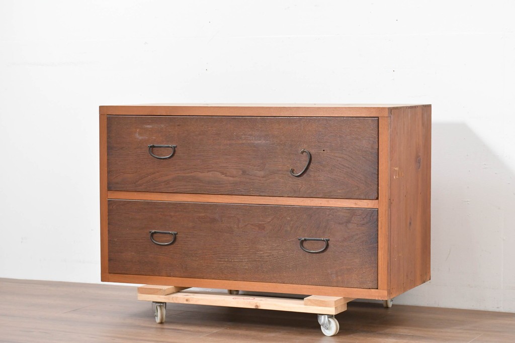 アンティーク家具　和製アンティーク　大正昭和初期　シンプルなデザインが取り入れやすい衣装箪笥(時代箪笥、ローボード、テレビ台)(R-039856)