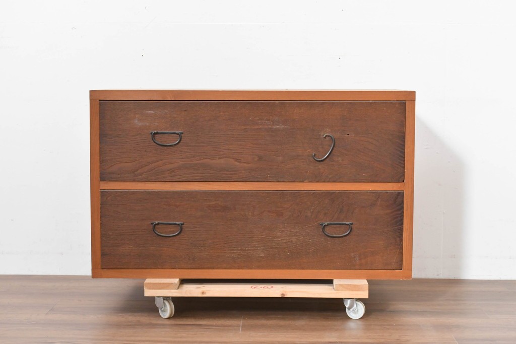 アンティーク家具　和製アンティーク　大正昭和初期　シンプルなデザインが取り入れやすい衣装箪笥(時代箪笥、ローボード、テレビ台)(R-039856)