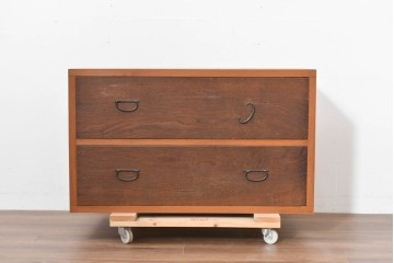 アンティーク家具　和製アンティーク　大正昭和初期　シンプルなデザインが取り入れやすい衣装箪笥(時代箪笥、ローボード、テレビ台)(R-039856)