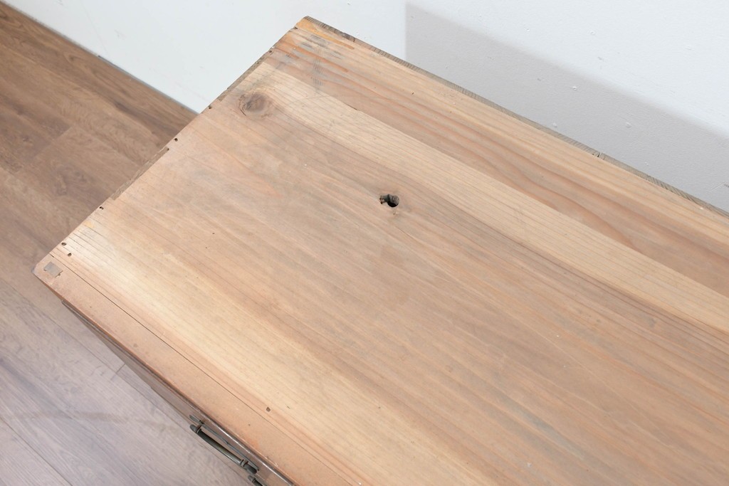 アンティーク家具　和製アンティーク　大正昭和初期　シンプルなデザインが取り入れやすい衣装箪笥(時代箪笥、ローボード、テレビ台)(R-039856)