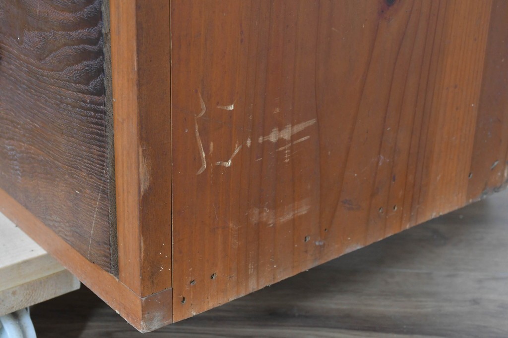 アンティーク家具　和製アンティーク　大正昭和初期　シンプルなデザインが取り入れやすい衣装箪笥(時代箪笥、ローボード、テレビ台)(R-039856)