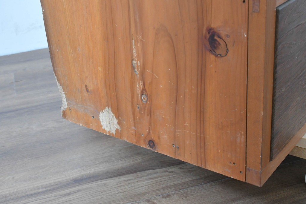 アンティーク家具　和製アンティーク　大正昭和初期　シンプルなデザインが取り入れやすい衣装箪笥(時代箪笥、ローボード、テレビ台)(R-039856)