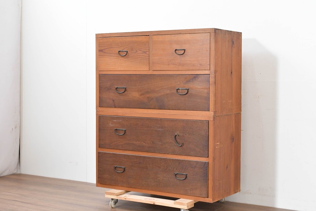 アンティーク家具　和製アンティーク　大正昭和初期　シンプルなデザインが取り入れやすい重ね箪笥(時代箪笥、ローボード、テレビ台)(R-039857)