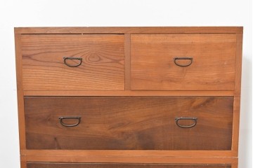 アンティーク家具　和製アンティーク　大正昭和初期　シンプルなデザインが取り入れやすい重ね箪笥(時代箪笥、ローボード、テレビ台)(R-039857)