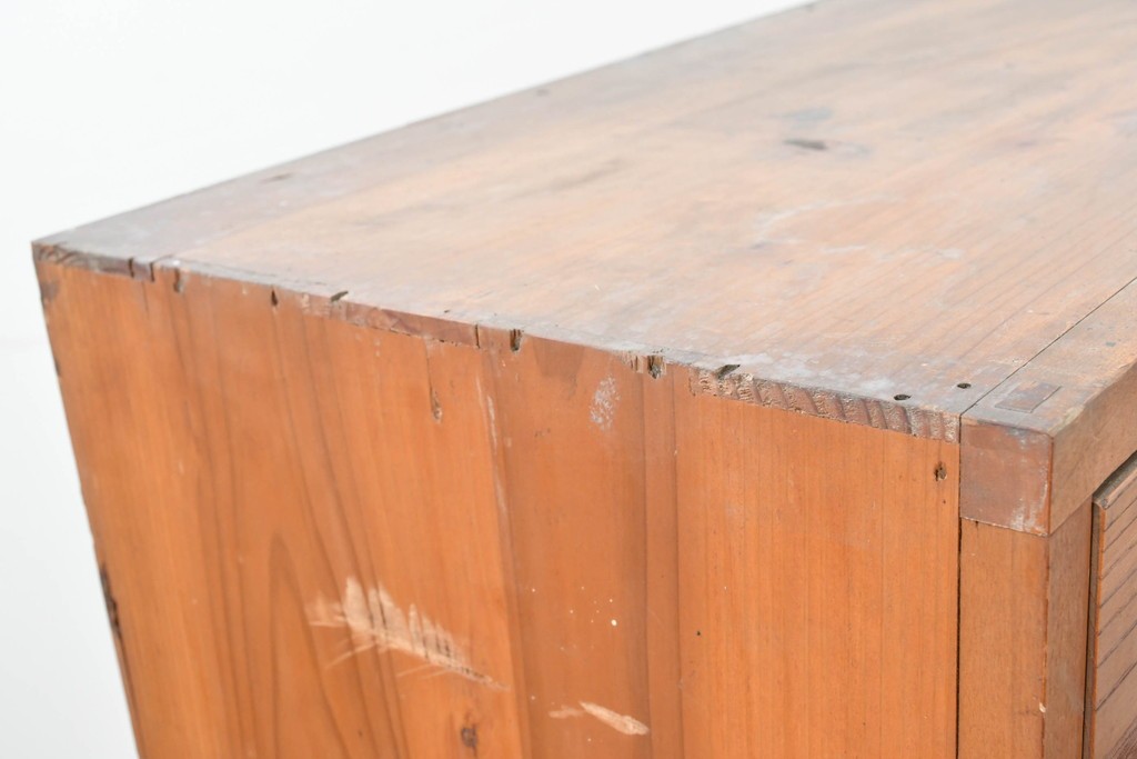 アンティーク家具　和製アンティーク　大正昭和初期　シンプルなデザインが取り入れやすい重ね箪笥(時代箪笥、ローボード、テレビ台)(R-039857)