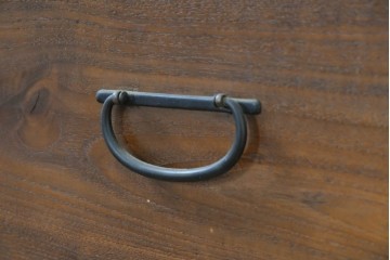 アンティーク家具　和製アンティーク　大正昭和初期　シンプルなデザインが取り入れやすい重ね箪笥(時代箪笥、ローボード、テレビ台)(R-039857)