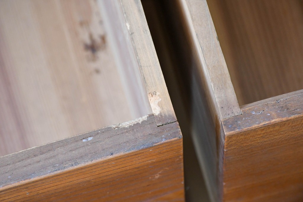 アンティーク家具　和製アンティーク　大正昭和初期　シンプルなデザインが取り入れやすい重ね箪笥(時代箪笥、ローボード、テレビ台)(R-039857)