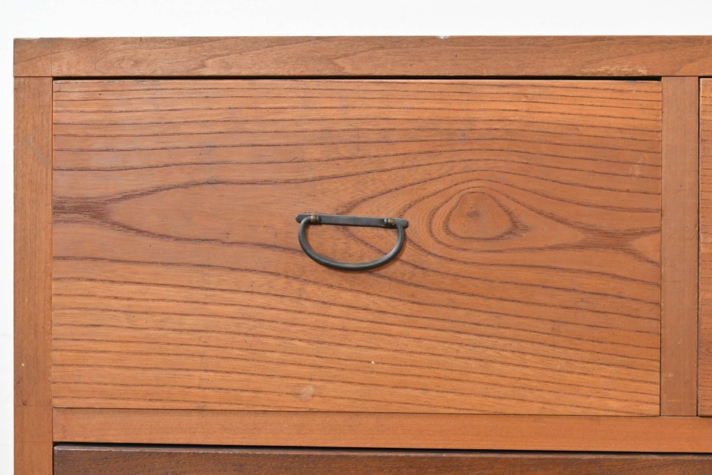 アンティーク家具　和製アンティーク　大正昭和初期　シンプルなデザインが取り入れやすい重ね箪笥(時代箪笥、ローボード、テレビ台)(R-039857)