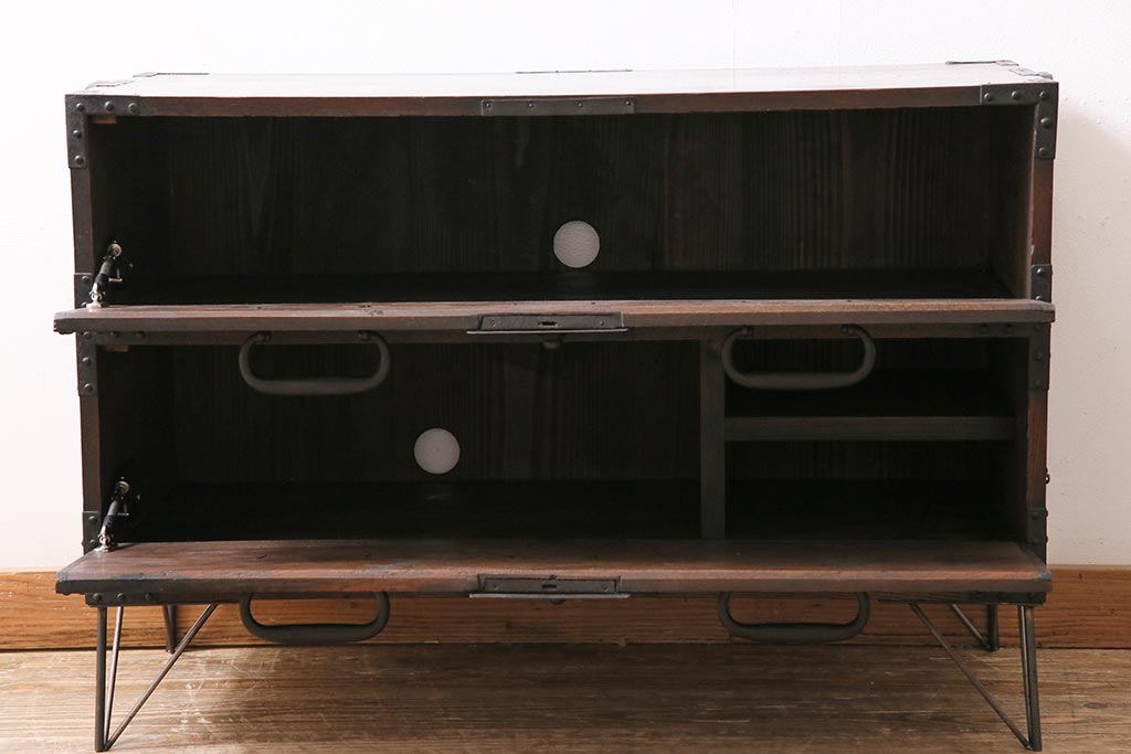アンティーク家具　明治期　箪笥リメイク　三方ケヤキ材　上手物　フラップダウン扉の脚付きテレビ台(テレビボード、リビングボード)(R-039859)