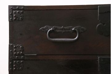 アンティーク家具　明治期　箪笥リメイク　三方ケヤキ材　上手物　フラップダウン扉の脚付きテレビ台(テレビボード、リビングボード)(R-039859)