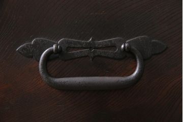 アンティーク家具　明治期　箪笥リメイク　三方ケヤキ材　上手物　フラップダウン扉の脚付きテレビ台(テレビボード、リビングボード)(R-039859)