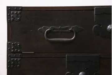 アンティーク家具　和製アンティーク　明治期　桐材　関東産　古箪笥リメイク　脚付き　フラップダウン扉　味わい溢れる佇まいが魅力的なリビングボード(テレビボード、テレビ台、ローボード)(R-039860)