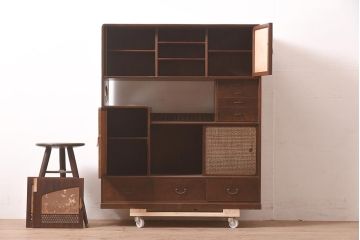 アンティーク家具　指物家具　前面桑材　網代扉　透かし入り　上手物の茶棚(飾り棚、収納棚)(R-039862)