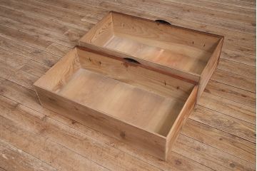 アンティーク家具　明治大正期　扇の飾り金具が存在感を引き立てる箪笥ローボード(衣装箪笥、引き出し)(R-039864)