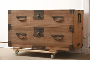 アンティーク家具　和の雰囲気漂う明るい木色の箪笥ローボード(衣装箪笥、引き出し)(R-039866)