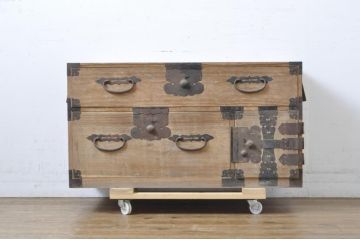 アンティーク家具　和の雰囲気漂う明るい木色の箪笥ローボード(衣装箪笥、引き出し)(R-039867)