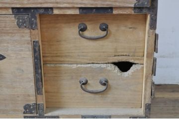 アンティーク家具　和の雰囲気漂う明るい木色の箪笥ローボード(衣装箪笥、引き出し)(R-039867)