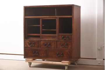 アンティーク家具　前面ケヤキ材　銅金具が存在感を引き立てる小箪笥(収納棚、戸棚、タンス)(R-039869)