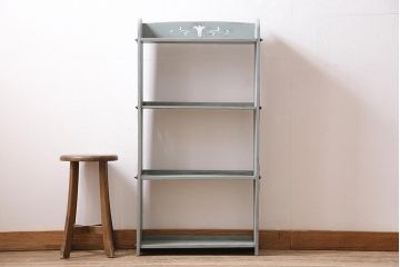 アンティーク家具　大正昭和初期　花の透かし彫りと淡いペイントがお洒落な本棚(オープンラック、飾り棚、ブックシェルフ)(R-039870)