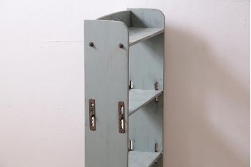 アンティーク家具　大正昭和初期　花の透かし彫りと淡いペイントがお洒落な本棚(オープンラック、飾り棚、ブックシェルフ)(R-039870)