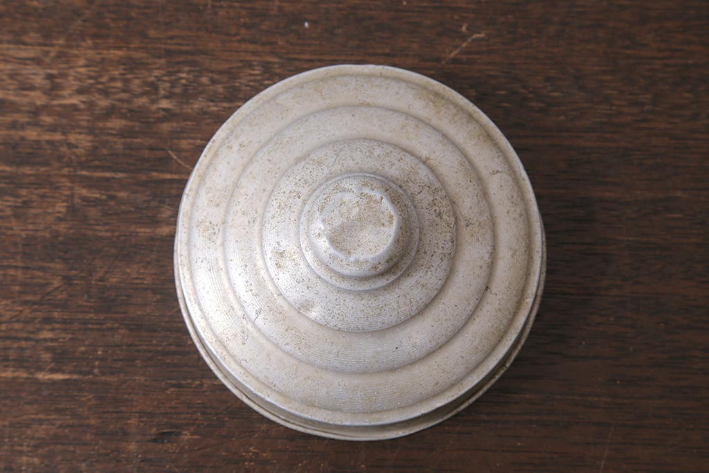 レトロ雑貨　丸みを帯びたシルエットがレトロなガラス瓶(ガラスビン、角瓶)(R-039878)